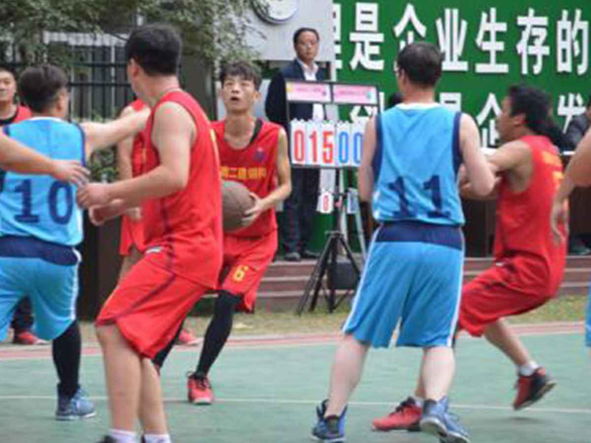 参加星空·体育-中国一站式服务平台“奋进杯”男子篮球赛